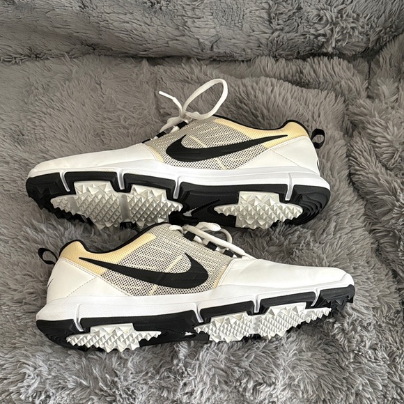 Men’s Nike Black/White/Yellow Golf Shoes - Picture 3 of 8